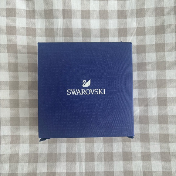 ‼️SOLD‼️ Swarovski Sparkling Dance drop earrings - Picture 2 of 6